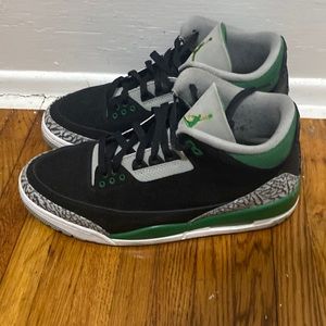 Air Jordan retro 3 Pine Green size 10.5